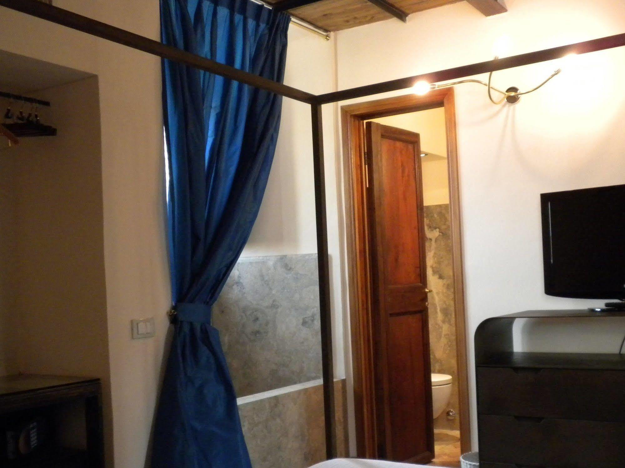 Residenza Torre Colonna Bed & Breakfast Rome Bagian luar foto